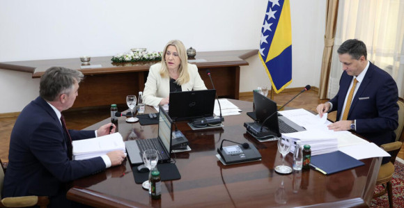 Velika nabavka: Kupuju limuzine i džip - 572.364 KM