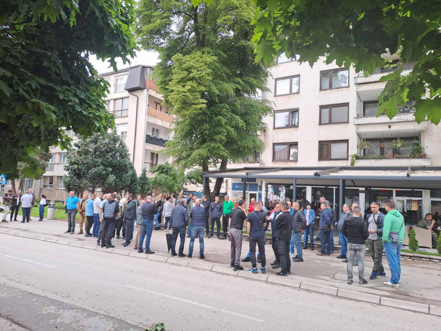 Radnici traže dvije plate i smjenu rukovodstva
