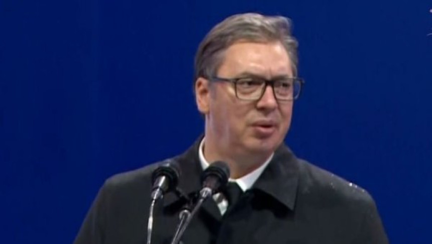 Vučić pozvao na dijalog, nema prelazne vlade