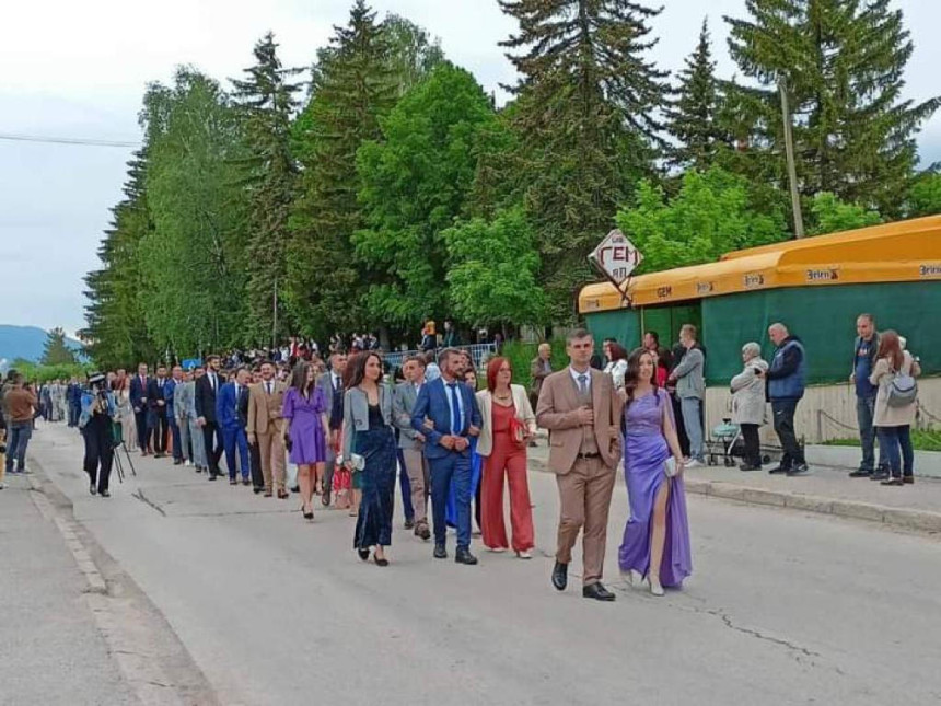 Ulicama Gacka večeras defile mladosti i ljepote