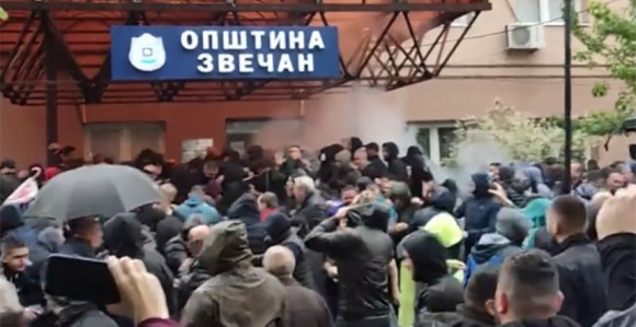 Haotično na Kosmetu: Podignuta borbena gotovost Vojske Srbije