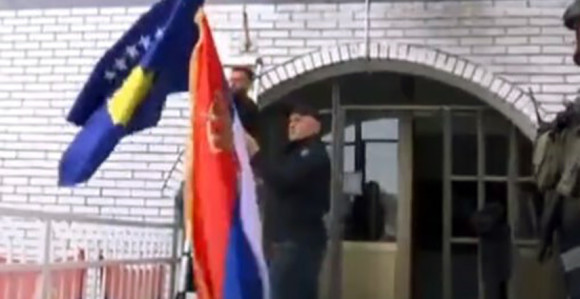 Skinute srpske trobojke sa zgrada opština na KiM