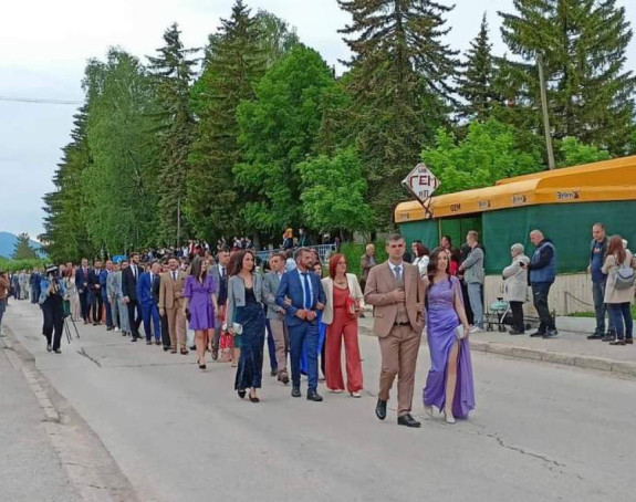 Ulicama Gacka večeras defile mladosti i ljepote