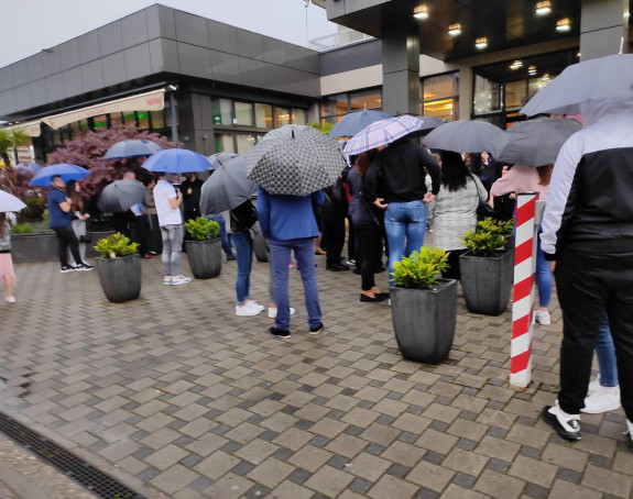 Kiša spriječila svečani defile ulicama Bijeljine
