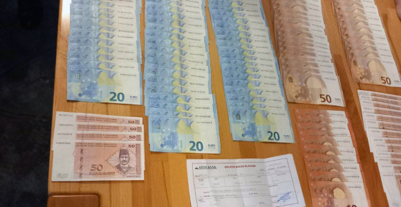 У претресу нађени оружје и новац, одузета возила
