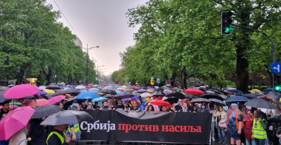Učesnici protesta u Beogradu stigli do zgrade RTS-a