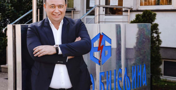 За кабинет директора "Електро Бијељине" и секретарицу намјештај вриједан преко 63.000 КМ