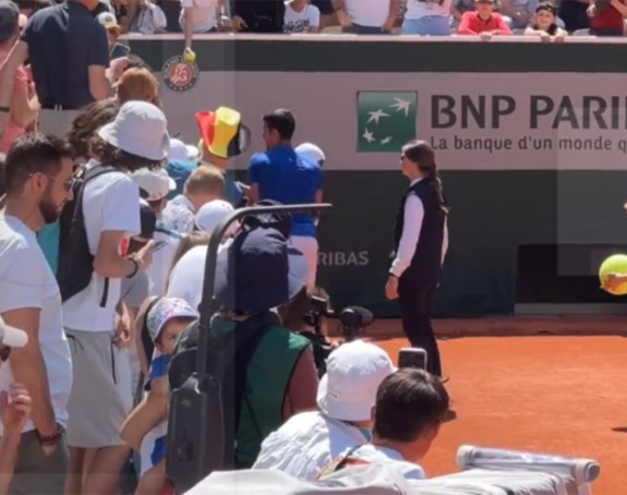 Đoković pomogao dječaku, iznio ga u naručju na tribine