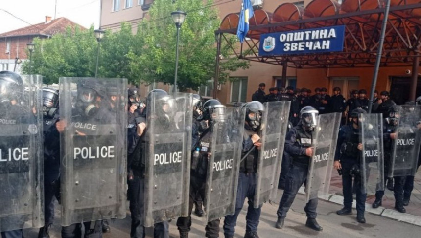 U Zvečanu mnogo ranjenih, Srbinu se bore za život