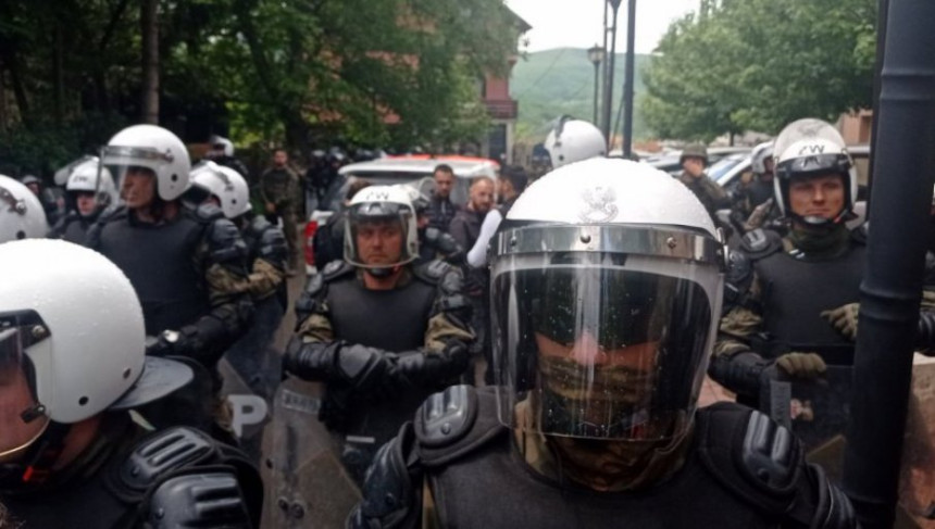 Вучић од Бореља и Тајанија тражио да уразуме Куртија