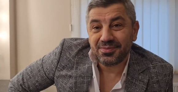 Hteo je da bude pilot ali sudbina je učinila svoje pa je postao pevač!