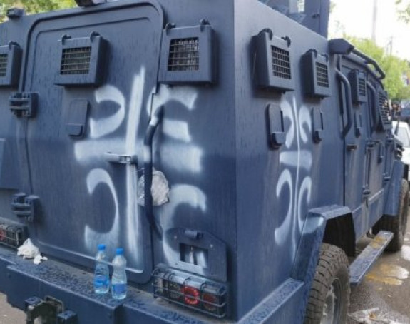Četiri S i srpska zastava na autima kosovske policije