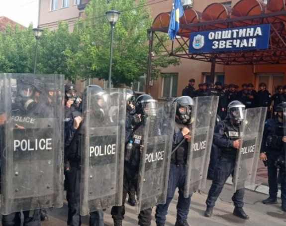 U Zvečanu mnogo ranjenih, Srbinu se bore za život