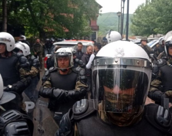 Вучић од Бореља и Тајанија тражио да уразуме Куртија