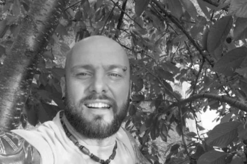 Познати музичар преминуо у 46. години био је члан сарајевске групе "Севен Уп"