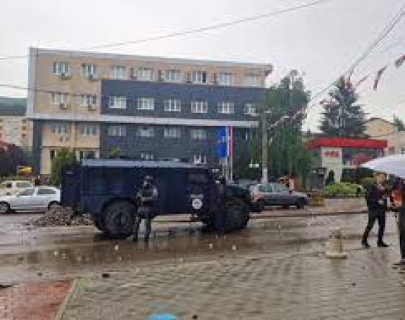Hetemi spavao u zgradi opštine Leposavić