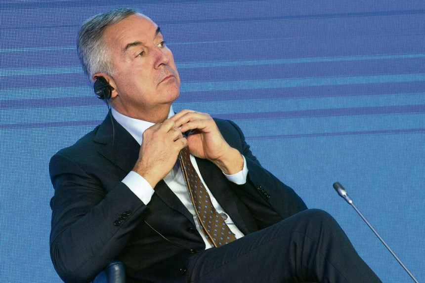 Мило Ђукановић до одласка у пензију зарађује 1.680 €