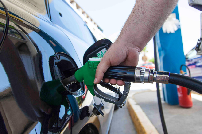 Cijene nafte na tržištu u padu zbog rasta dolara