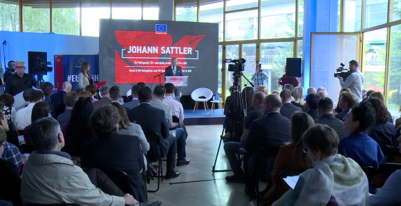 Jasna poruka vlasti: Povucite sporne zakone