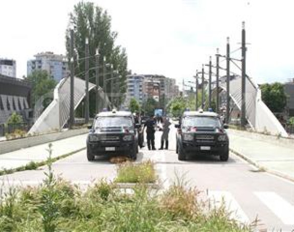 КиМ: Карабињери на мосту између Срба и Албанаца