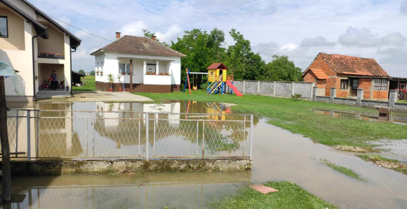 I u Kojčinovcu kod Bijeljine pod vodom dvorišta