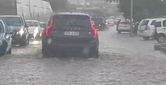 Snažno nevrijeme pogodilo Mostar, ulice pod vodom