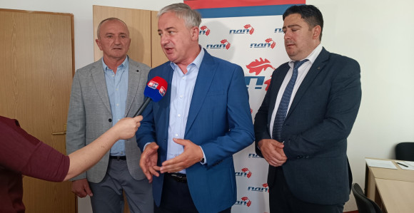Бореновић са логорашима у Дервенти због случаја "Милановић