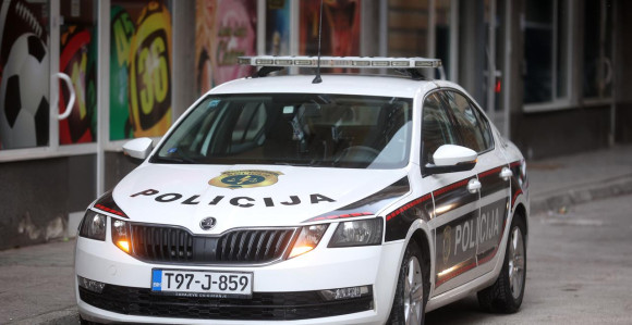 Zapalio sebe i policajca u Vitezu, zadobili opekotine
