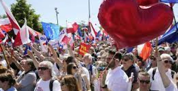 Varšava: Nekoliko stotina hiljada ljudi na protestu