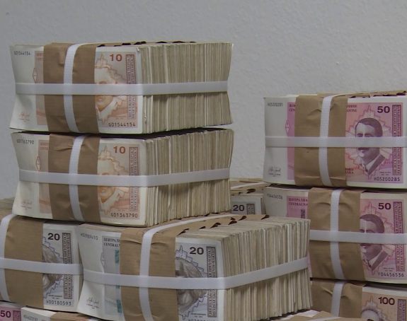 Prosječna kamata na kredite MKO čak 33,65 odsto