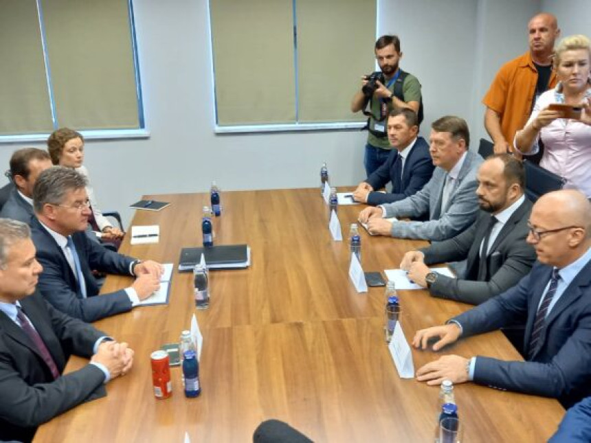 Лајчак и Ескобар са представницима Српске листе