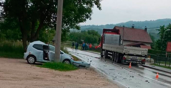 Težak sudar dva vozila kod Busovače, jedno poginulo