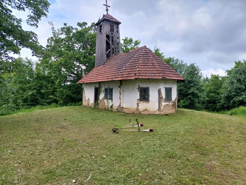 Crkva kod Oštre Luke prepuštena zubu vremena
