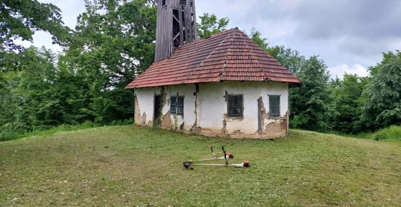 Crkva kod Oštre Luke prepuštena zubu vremena
