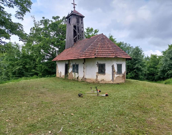 Crkva kod Oštre Luke prepuštena zubu vremena