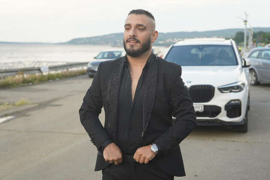 Darko Lazić objasnio zašto je pjevao na plejbek!