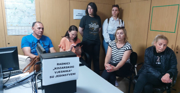 Radnici “Kozarskog Vjesnika” održali štrajk upozorenja