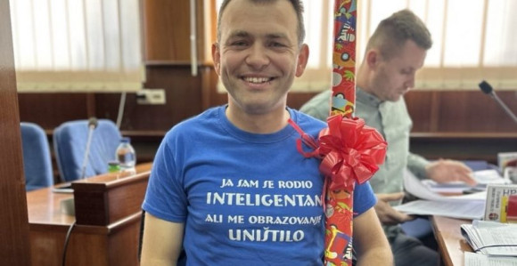 Načelnik Mrkonjić Grada dobio kramp na poklon