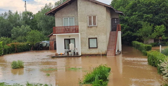 Teslić: Jaka bujica poplavila domaćinstva