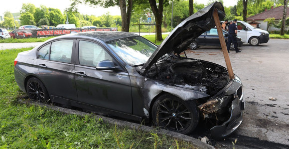 Izgorio automobil sudskog policajca u Karlovcu