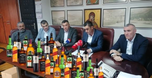 Direktori i ministri na račun građana kupuju alkohol