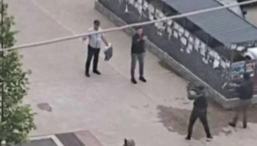 Napeto u Kosovskoj Mitrovici: Protest više stotina ljudi