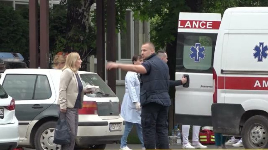 UKC Tuzla se oglasio o stanju nastavnika ranjenog u školi