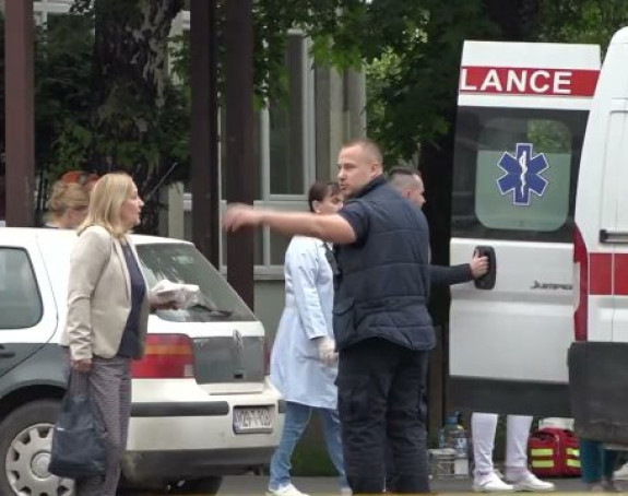 UKC Tuzla se oglasio o stanju nastavnika ranjenog u školi