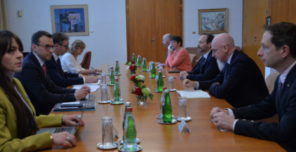 Vučić ambasadorima Kvinte: Zaustavite Aljbina Kurtija