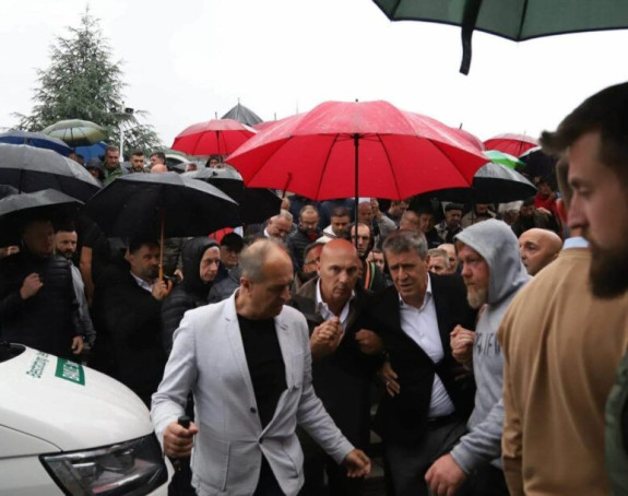 Enesu Begoviću pozlilo na sahrani svoga sina