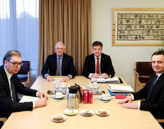 Београд и Приштина због кризе на КиМ позвани у Брисел