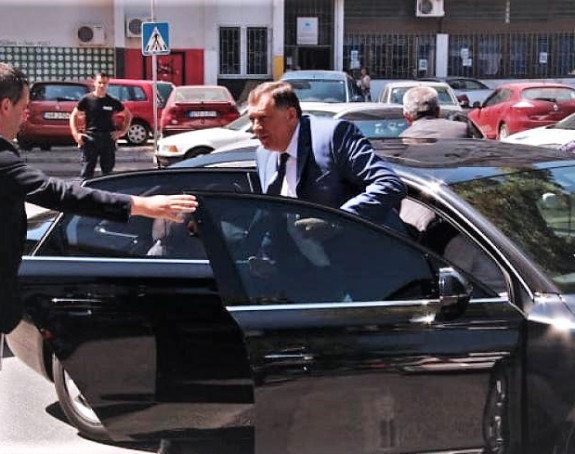 Dodik obnovio vozni park: Četiri vozila plaćena pola miliona KM