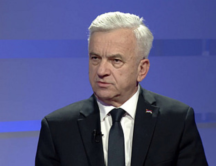 Жељезницама потребна помоћ Владе, Аеродром тешко да опстане