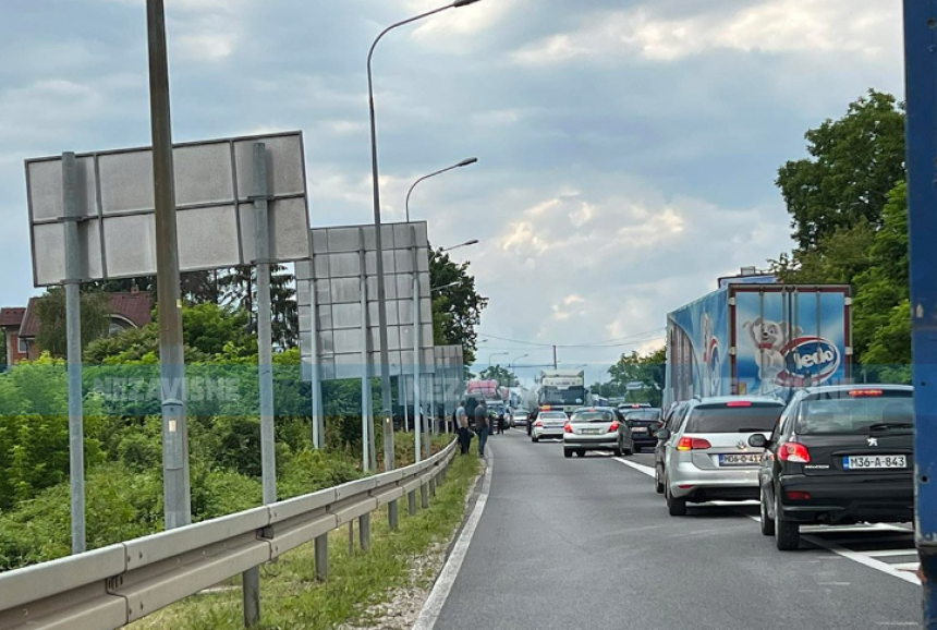 Удес на приједорској петљи, створила се огромна гужва